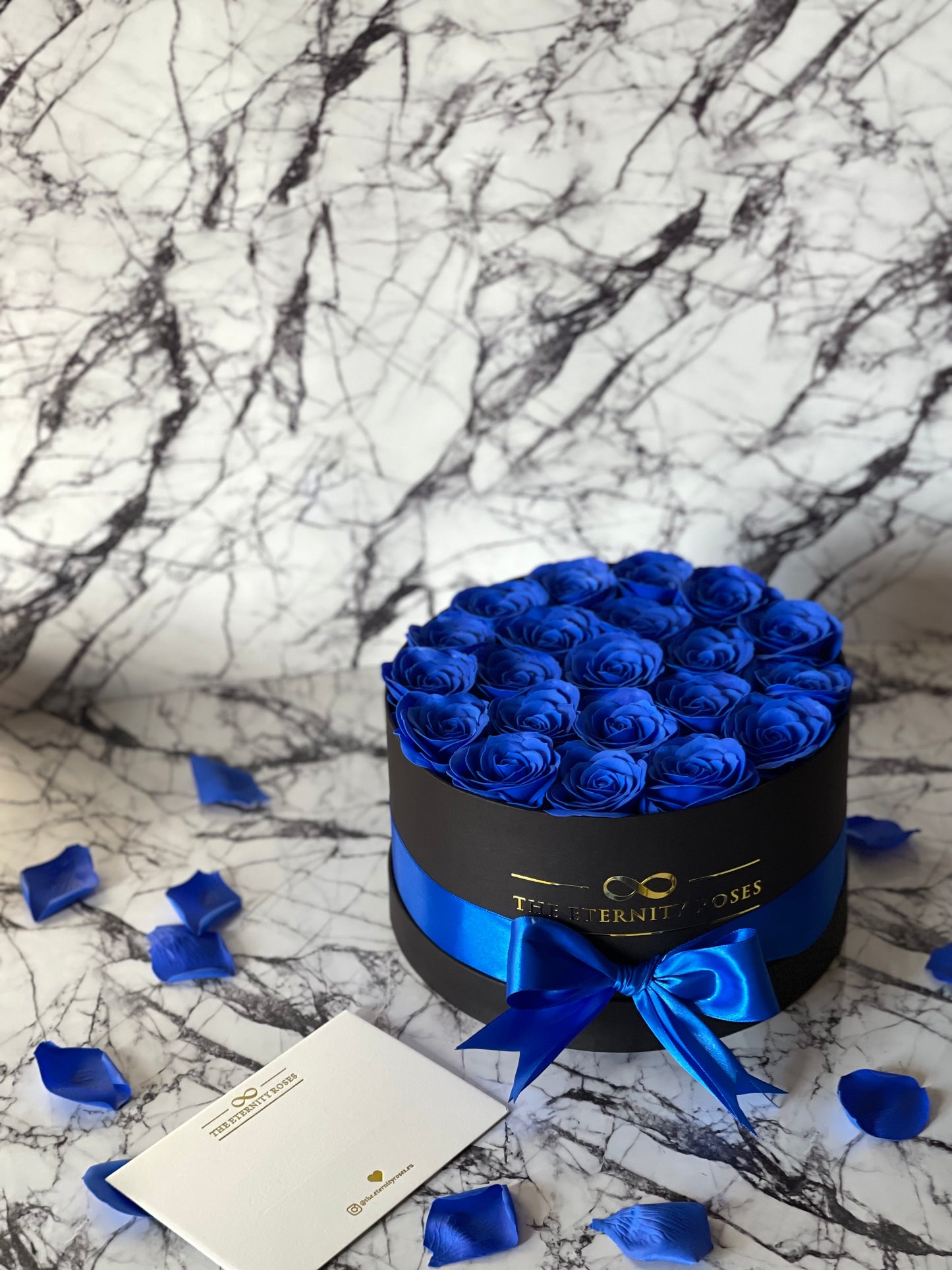 MAX Rose | Medium Flower Box Blue on Black