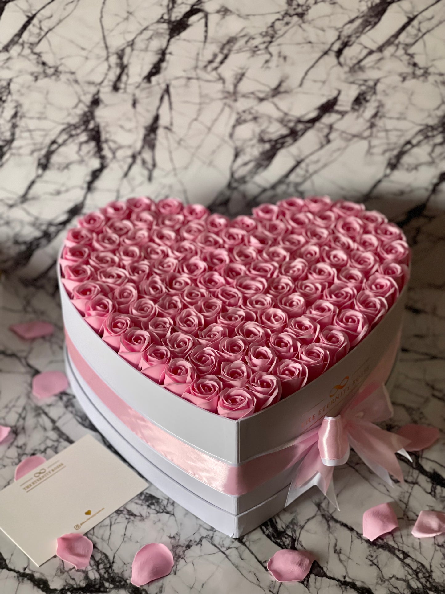 XXL Heart Flower Box Pink on White