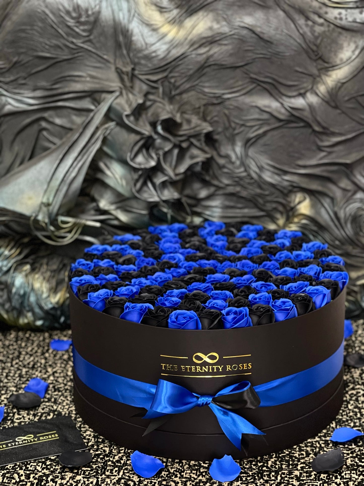 XXL Bicolour Flower Box Blue & Black on Black